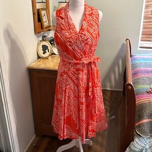 Used Anne Klein faux wrap, pleats and sleeveless. Orange and white.Side zipper.8